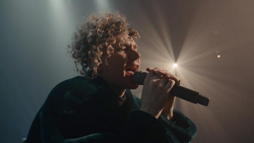Press Play At Home: Francesco Yates Delivers A Magnetic Performance Of His Aptly Named Single "Jimi"
